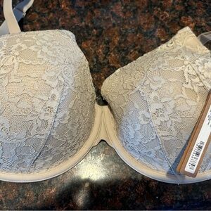 SKIMS T-Shirt Lace Underwire Bra in Cream